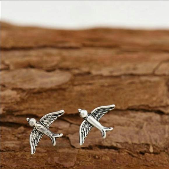 Minimalist Sparrow Stud Earring Silver - Picture 3 of 6